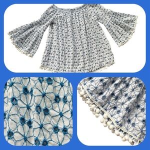 Sz XL Blue and White Patterned Women's Top